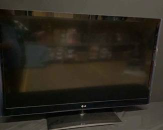 47 LG Flat Screen HD TV Wit Remote 