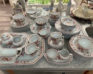 Wedgwood Kashmar china. Service for 8 - 85 pieces