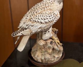 “GYRFALCON” PORCELAIN FIGURINE ANDREA BY SADEK-MISSING SMALL PIECE OF TALON