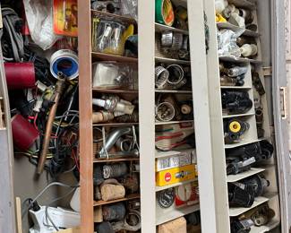 TACKLE BOX WITH BOAT PARTS