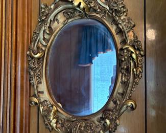 VINTAGE ORNATE GOLD GILT MIRROR