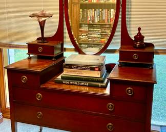 VINTAGE VANITY WITH OVAL MIRROR