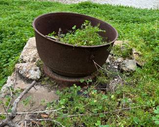 CAST IRON CAULDRON