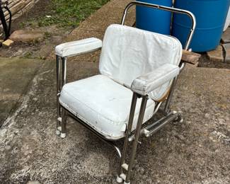 VINTAGE ALUMINUM & VINYL MARINE FOLDING CHAIR