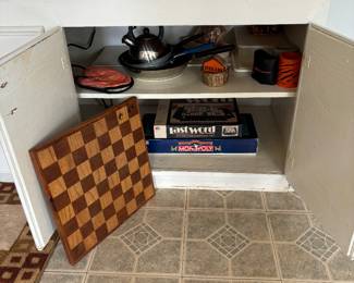 KITCHENWARES & GAMES