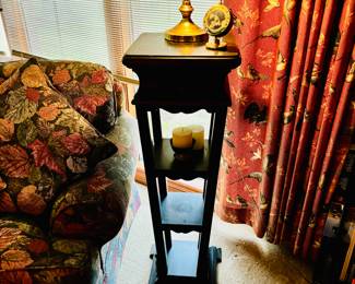 WOODEN DISPLAY, BRASS DESK LAMP