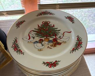 “COUNTRY CHRISTMAS” COLELCTION BY JAY PORCELAIN WARE JAPAN PLATES (HAVE 10)