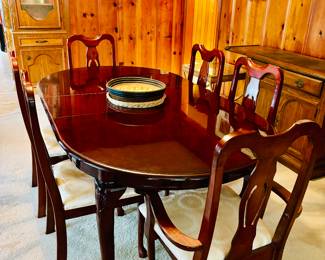 VINTAGE CHERRY DINING TABLE WITH 6 CHAIRS
