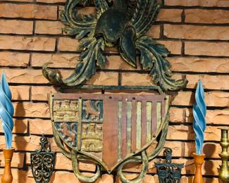 VINTAGE PALLADIO COAT OF ARMS  MADE IN ITALY, VINTAGE CAST IRON TRIVETS