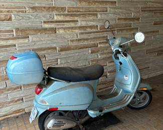 VINTAGE VESPA SCOOTER-150 CC SCOOTER 2006