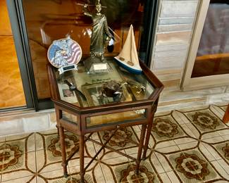 VINTAGE GLASS DISPLAY TABLE, SAILING AND REGATA MEMORABILIA 