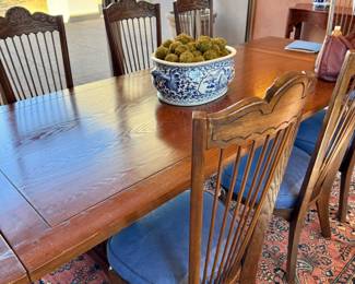 Handsome dining set Frank Lloyd Wright in style