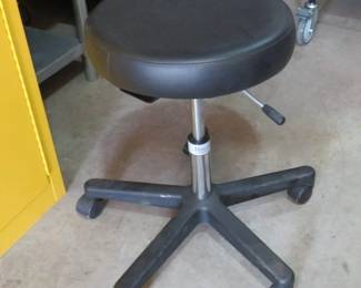 doctors hydraulic adjustable exam stool