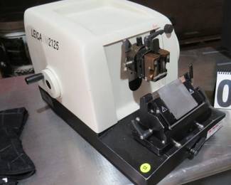 Leica RM2125 bench top manual rotary microtome
