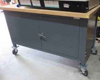 heavy duty work bench cabinet on casters