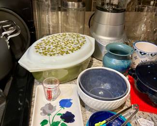 Vtg. Pyrex Verde Green 2.5 qrt.:  $22.00