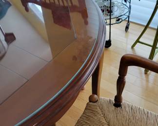 Gorgeous Kitchen table. Has 1 leaf and glass top, as well as 6 chairs with rush seats