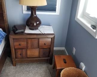 Queen bedroom set: nightstand