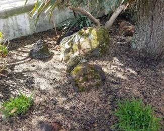 Large landscaping rocks & boulders