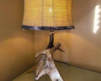 Mossy Oak antler lamp