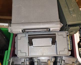 Dry storage containers