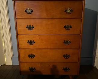 Pinewood Chest of Drawers | Mid-century modern pinewood chest of drawers with five drawers and original hardware. -  h. 42.5 x w. 31 x d. 16.5 in


