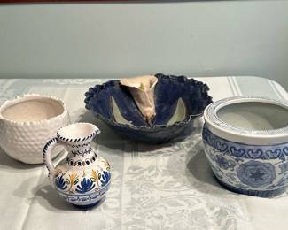 (4pc) Cachepot & Other Ceramics | Assortment of ceramic pieces including a pitcher, a planter, a cachepot/urn and a large bowl.