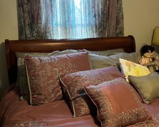 Another gorgeous Queen Comforter Set on stunning queen size sleigh bed.