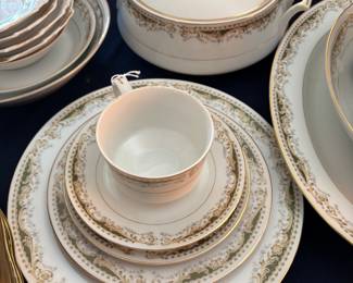 Queen Anne China 61 pcs