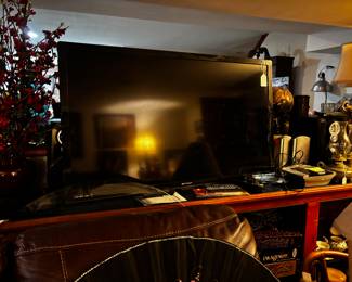 42" Samsung TV - works - light use