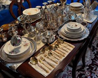 Oneida Beethoven Gold Flatware 82 pc