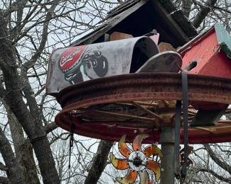 Birdhouses & Feeders