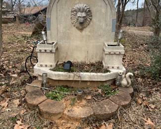 Lion Fountain/Planter