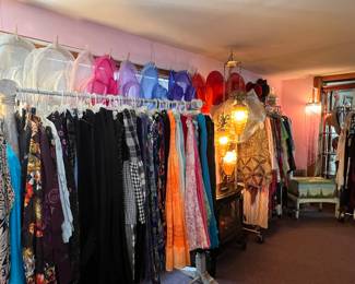 More clothes & Hats   Vintage 3 drop light fixture