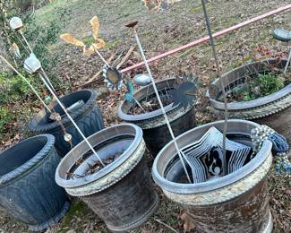 Planters & yard decorations