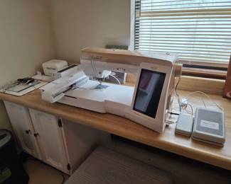 Gold ELLISIMO 2 sewing machine with many attachments