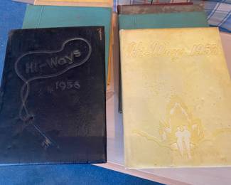 ATLANTA — HIGH SCHOOL YEAR BOOKS