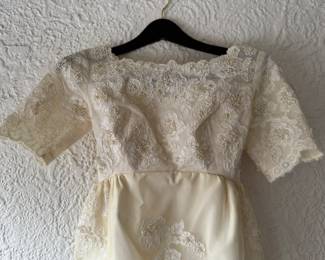 Silk Taffeta & Lace Wedding Dress with Detachible Train. Size Small. Photo 2 of 5.