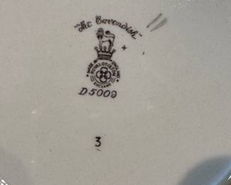 Royal Doulton "The Cavendish" China Pattern. 95+ Pieces. Photo 2 of 3.