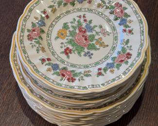 Royal Doulton "The Cavendish" China Pattern. 95+ Pieces. Photo 1 of 3.