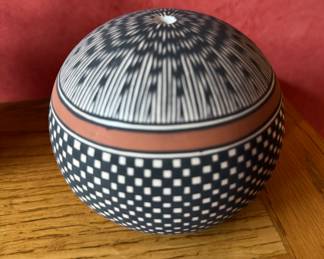 Bowl. Signed by Artist Ivan F. Chino (I.F. Chino) Acoma, New Mexico. Measures 4" H. Photo 1 of 2.