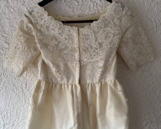 Silk Taffeta & Lace Wedding Dress with Detachible Train. Size Small. Photo 3 of 5.