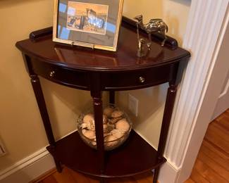 Lovely corner lower what not shelf