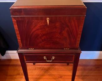 Hinkle Harris 21 Inch Hepplewhite Silver chest HH2529
Buy now $5500- on line 9500-