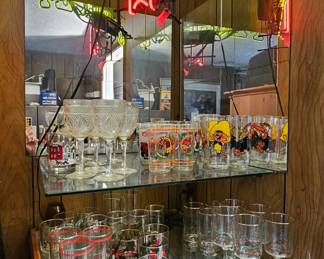 Michelob neon sign / vintage looney tunes collector glass.