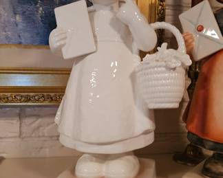 Goebel Hummel TMK-7 Expressions of Youth Meditation 13 3/4"