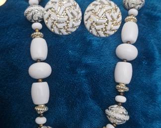 Chunky 80s 90's Glam White Resin Beaded Statement Necklace Gold Tone & Earrings 