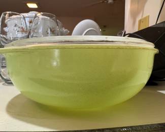 Pyrex 024 Lime Green Casserole Dish with Lid