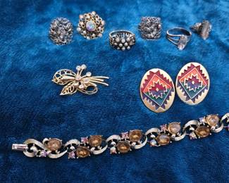 Singed Lisner Amber Thermoset Bracelet 