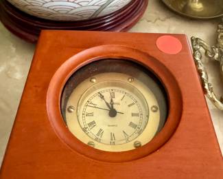 Giant Center Quartz Desk Clock wooden case 